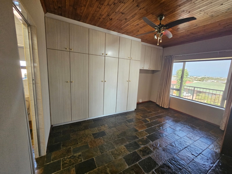 To Let 5 Bedroom Property for Rent in Stilbaai Wes Western Cape